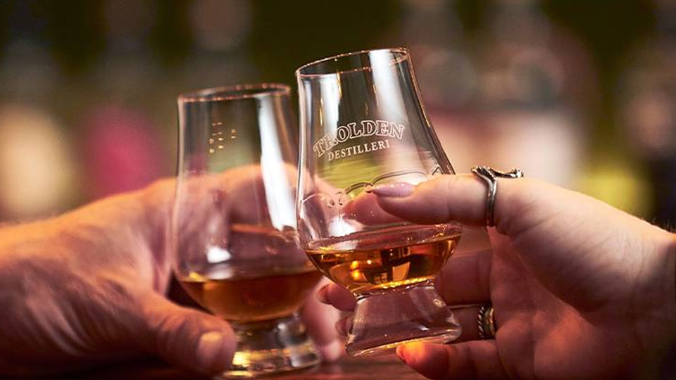 Smag single malt whisky hos Trolden Destilleri